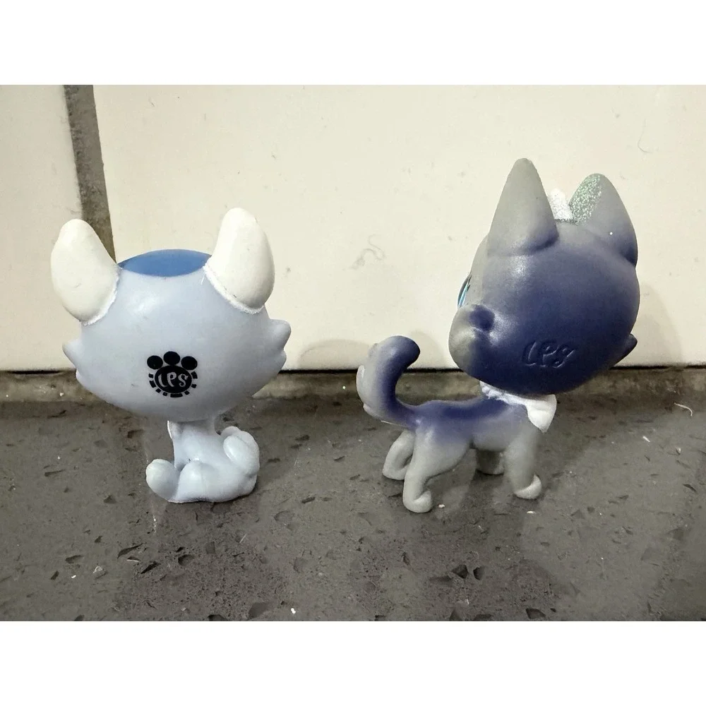 Lot‎ Of 2 Littlest Pet Shop Figures Pilot Pawsdale #300 & Snow Crystal Husky